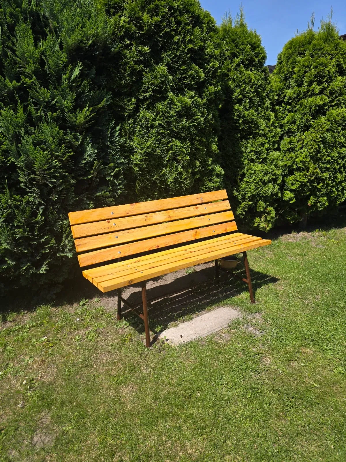 Ławka ogrodowa, po renowacji