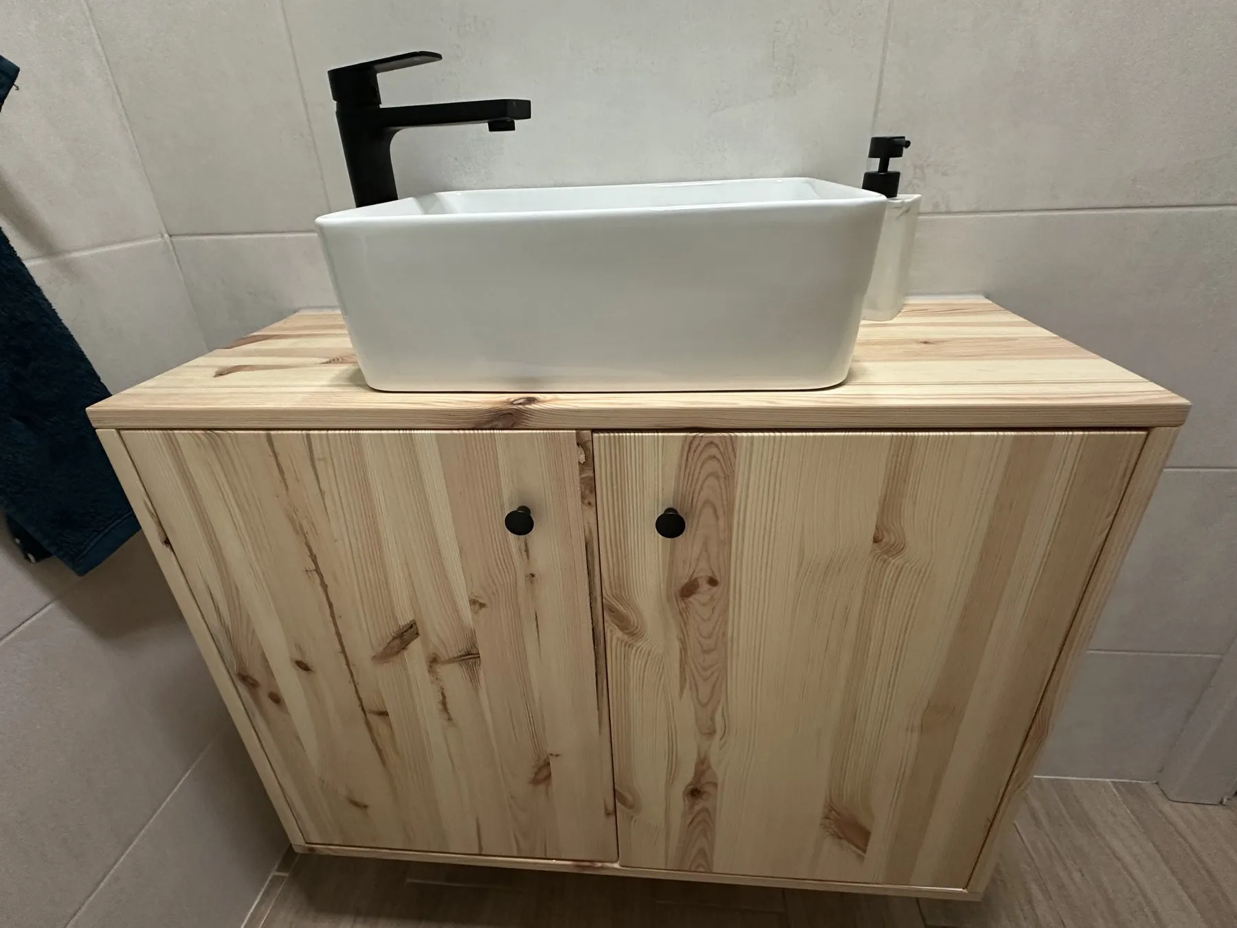 Szafka pod umywalkę